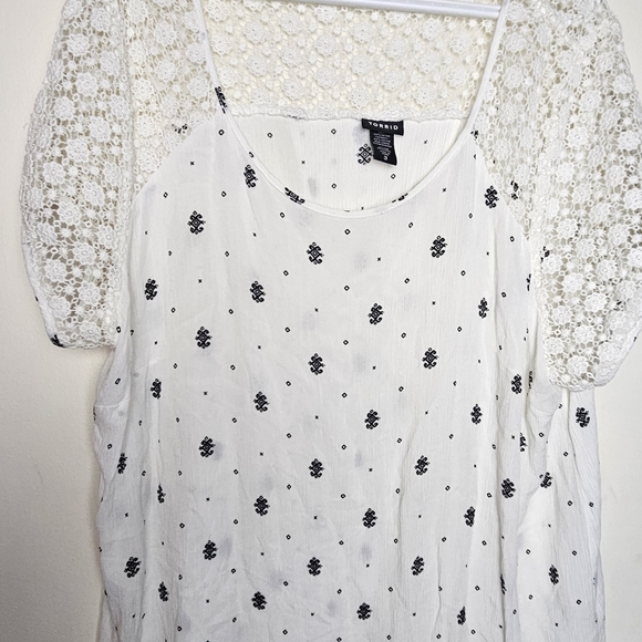 Torrid Crochet Sleeves Top, Size 3, white - Picture 3 of 7